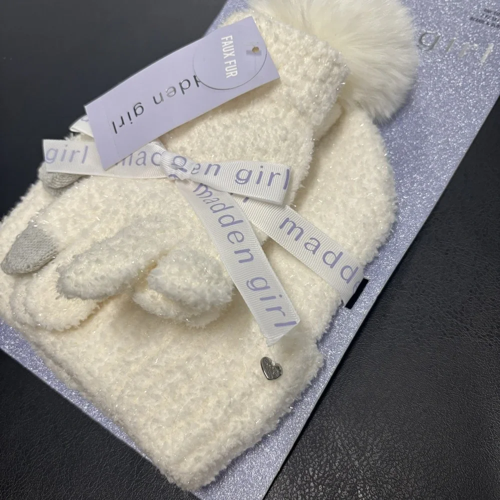 Madden Girl Faux Fur 2 Piece Set White Hat Gloves One Size New‎ With Tags